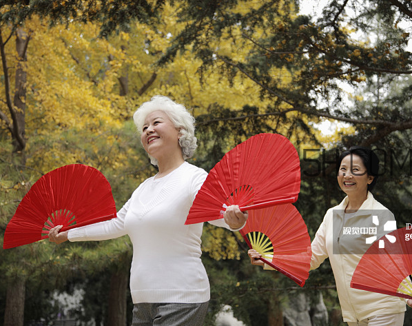 頸椎病能游泳嗎？頸椎病能引起胸疼嗎？