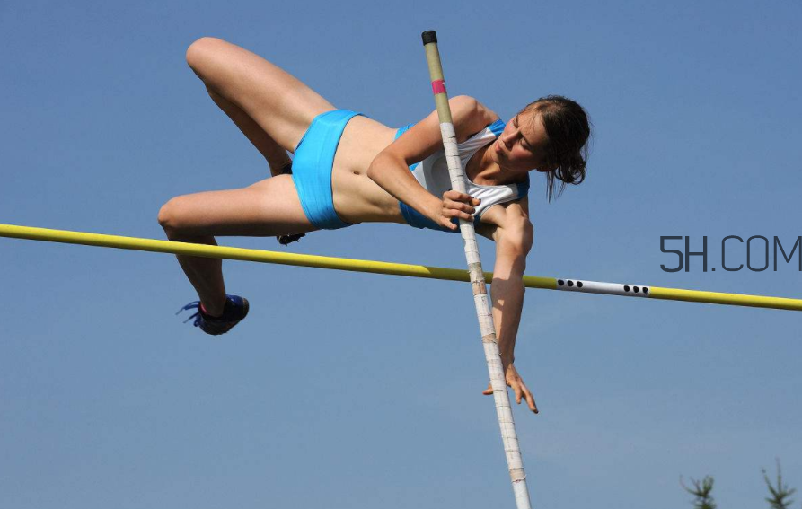 如何做好撐桿跳高運(yùn)動(dòng)？背越式跳高的七大技巧