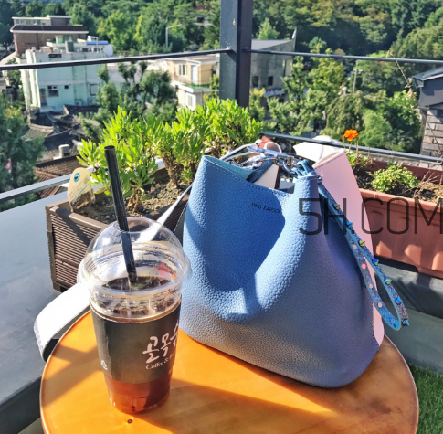 find kapoor水桶包在哪買？find kapoor包是真皮的嗎？