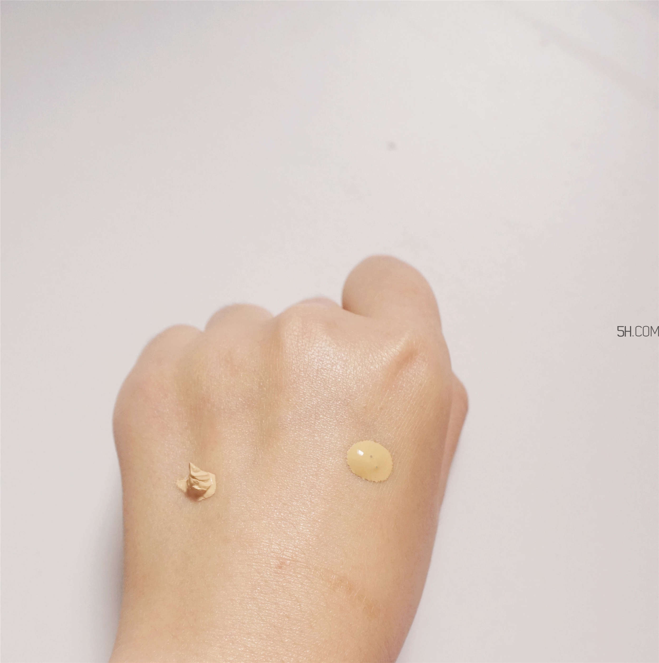 芭比波朗蟲(chóng)草粉底液和covermark中草粉底霜哪個(gè)好? 芭比波朗蟲(chóng)草粉底液和covermark中草粉底霜哪個(gè)好?