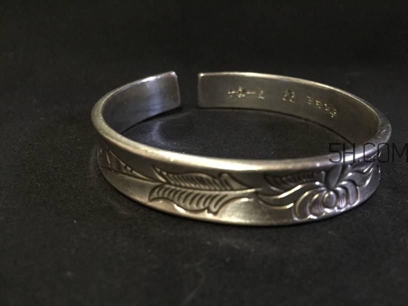 彼得羅夫娃娃臉面霜和嬌韻詩瘦臉精華哪個(gè)好? 彼得羅夫娃娃臉面霜和嬌韻詩瘦臉精華哪個(gè)好?