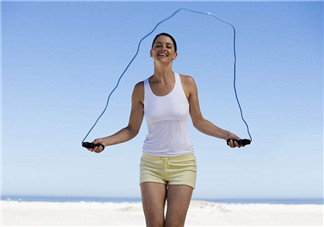 運(yùn)動(dòng)前吃什么好？跳繩減肥會(huì)瘦胸嗎？