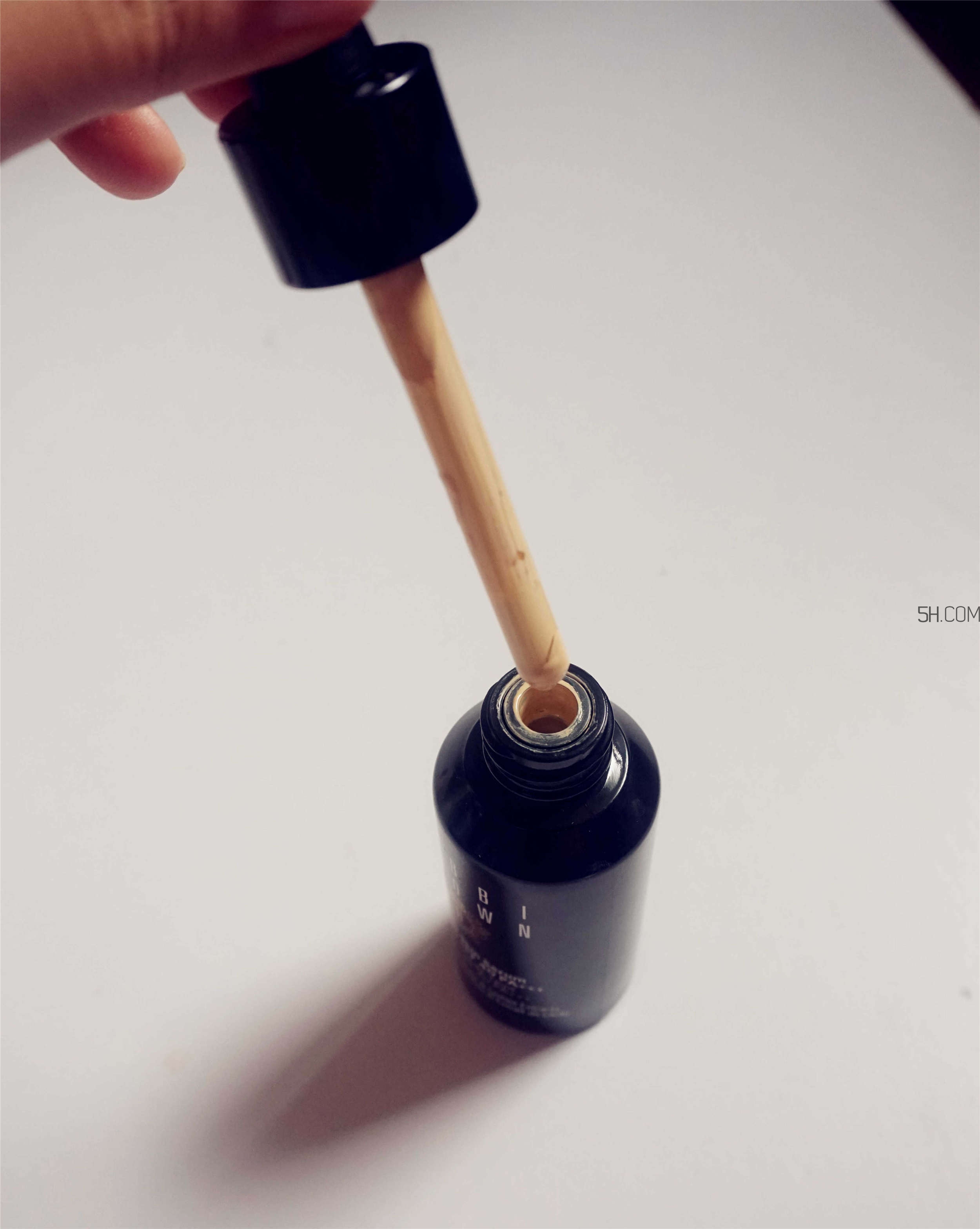 芭比波朗蟲(chóng)草粉底液和covermark中草粉底霜哪個(gè)好? 芭比波朗蟲(chóng)草粉底液和covermark中草粉底霜哪個(gè)好?