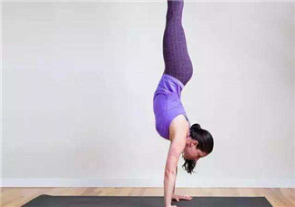 倒立有助于長(zhǎng)高嗎？倒立時(shí)間多長(zhǎng)為宜？