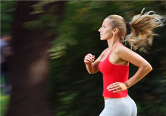 早上有霧跑步有什么影響？跑步肌肉拉傷怎么辦？