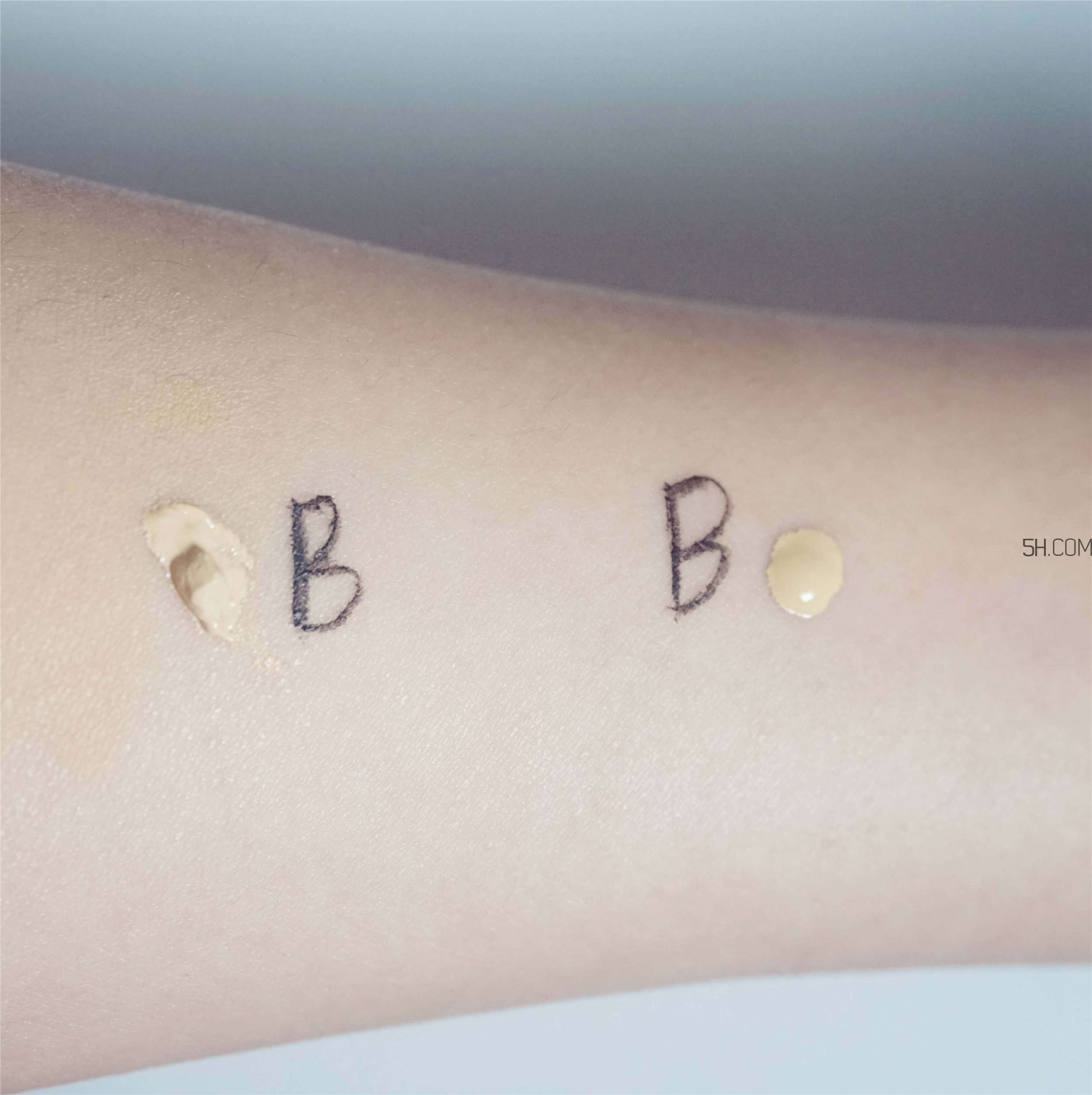 芭比波朗蟲(chóng)草粉底液和covermark中草粉底霜哪個(gè)好? 芭比波朗蟲(chóng)草粉底液和covermark中草粉底霜哪個(gè)好?