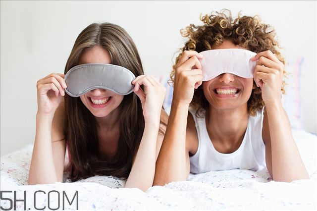 敷眼膜前要用爽膚水嗎 敷眼膜前用爽膚水的好處 敷眼膜前要用爽膚水嗎 敷眼膜前用爽膚水的好處