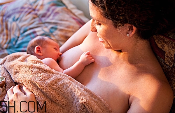 奶粉都是化學成分嗎 母乳和奶粉的營養(yǎng)區(qū)別 奶粉都是化學成分嗎 母乳和奶粉的營養(yǎng)區(qū)別