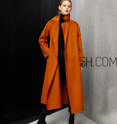 焦糖色配什么顏色好看？焦糖色褲子配什么顏色上衣