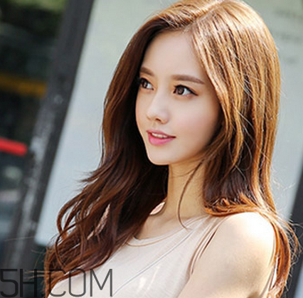 秋季女人如何保養(yǎng)？秋天要涂防曬霜嗎？