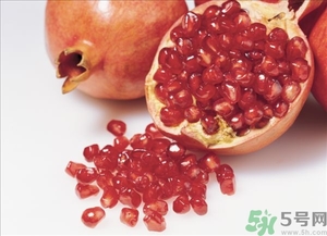 石榴水弄衣服上怎么洗？石榴汁怎么清洗？