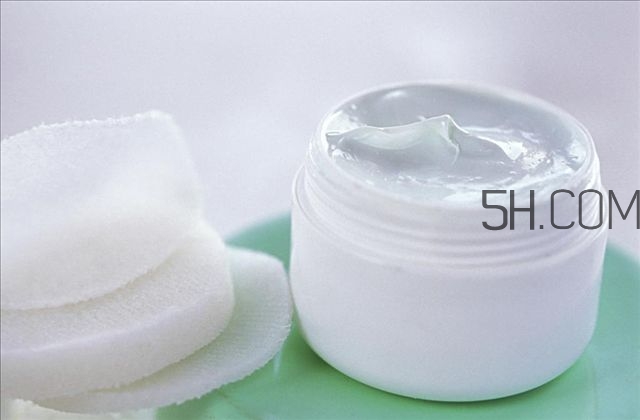 水乳眼霜的使用順序 眼霜和水乳使用的順序 水乳眼霜的使用順序 眼霜和水乳使用的順序