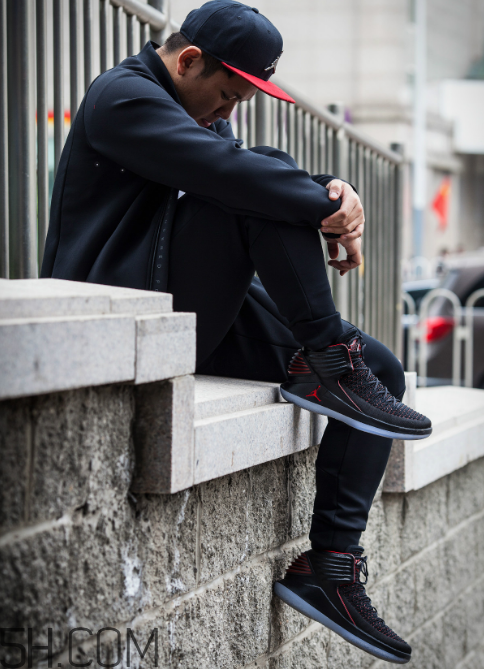 air jordan 32黑紅禁穿配色上腳效果怎么樣？