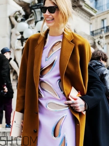 焦糖色是駝色嗎？焦糖色和深駝色區(qū)別