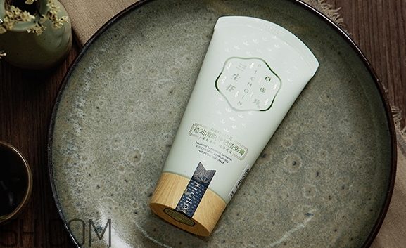 百雀羚洗面奶怎么樣？百雀羚洗面奶是皂基嗎？