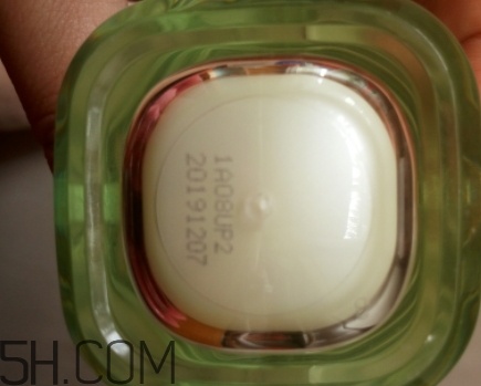 百雀羚爽膚水怎么樣？百雀羚爽膚水含酒精嗎？