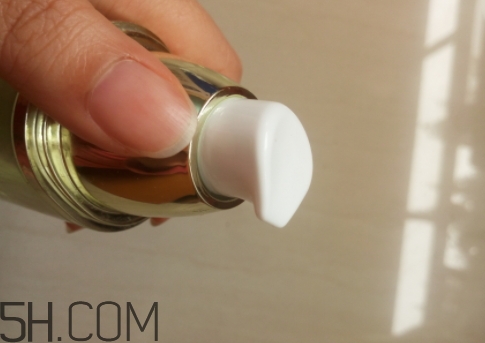 百雀羚爽膚水怎么樣？百雀羚爽膚水含酒精嗎？