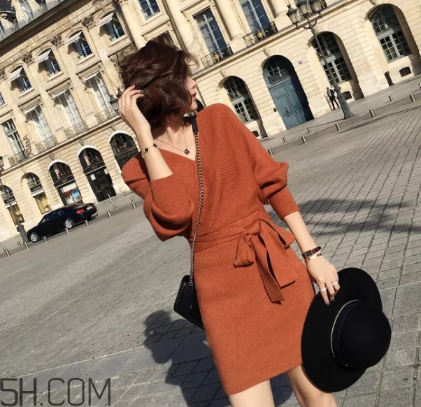 焦糖色毛衣配什么外套？焦糖色毛衣配什么顏色外套好看