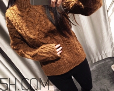 焦糖色毛衣配什么外套？焦糖色毛衣配什么顏色外套好看