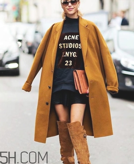 焦糖色大衣配什么褲子？焦糖色大衣搭配