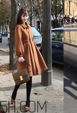 焦糖色風衣搭配什么鞋子？焦糖色風衣搭配什么襪子