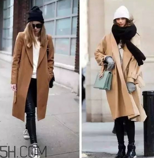 焦糖色風衣搭配什么鞋子？焦糖色風衣搭配什么襪子