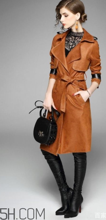 焦糖色風衣搭配什么鞋子？焦糖色風衣搭配什么襪子