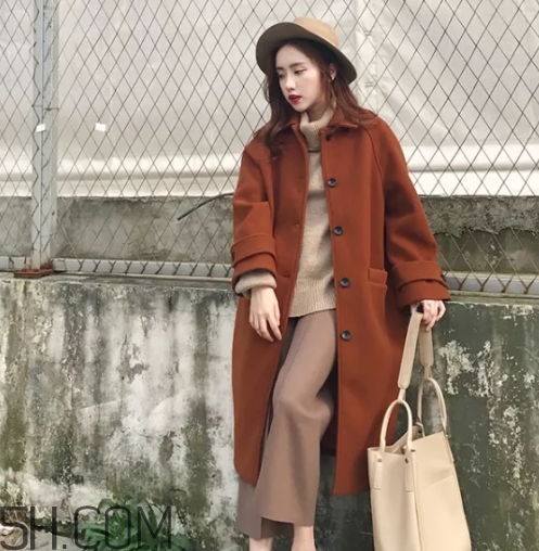 焦糖色風衣配什么褲子？焦糖色風衣搭配褲子顏色