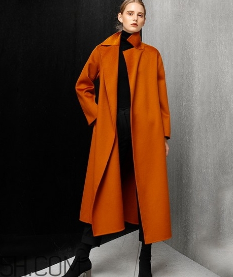 焦糖色風(fēng)衣配什么顏色好看？焦糖色風(fēng)衣怎么搭配