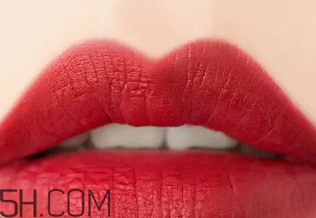 姨媽色口紅適合什么膚色？姨媽色口紅顯白嗎