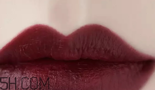 姨媽色口紅適合什么膚色？姨媽色口紅顯白嗎