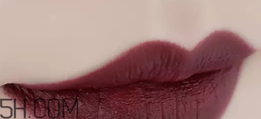 姨媽色口紅適合什么膚色？姨媽色口紅顯白嗎