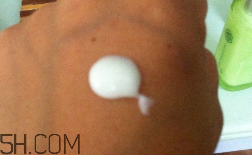 百雀羚乳液怎么打開？百雀羚乳液瓶蓋怎么開