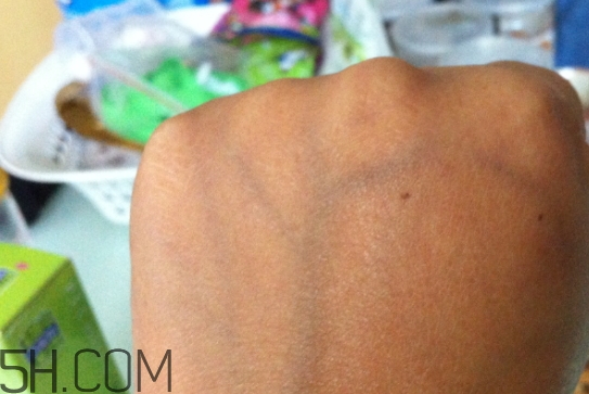 百雀羚乳液怎么打開？百雀羚乳液瓶蓋怎么開