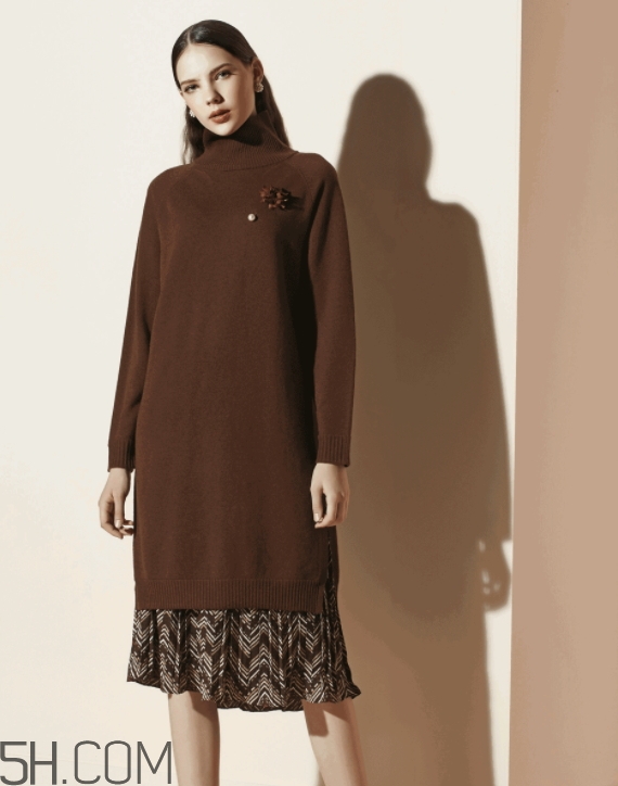 焦糖色毛衣配什么顏色好看？焦糖色毛衣搭配圖片