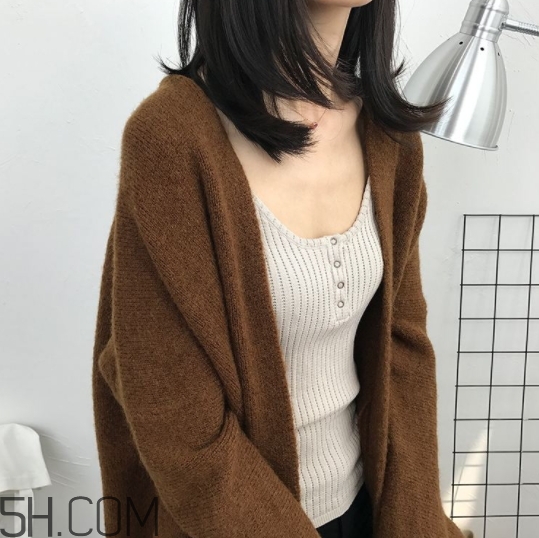焦糖色毛衣配什么顏色好看？焦糖色毛衣搭配圖片