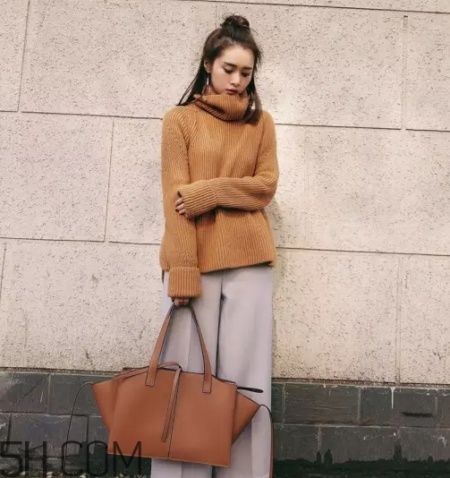 焦糖色毛衣配什么顏色好看？焦糖色毛衣搭配圖片