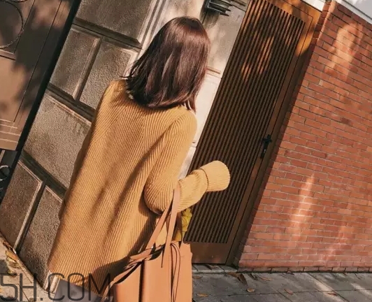 焦糖色毛衣配什么顏色好看？焦糖色毛衣搭配圖片