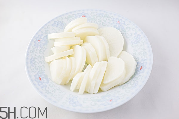 白蘿卜心發(fā)藍(lán)能吃嗎 白蘿卜心里發(fā)青能吃嗎 白蘿卜心發(fā)藍(lán)能吃嗎 白蘿卜心里發(fā)青能吃嗎