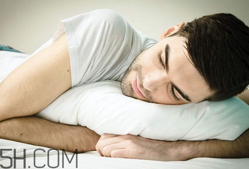 打鼾枕頭應(yīng)該高還是低_打呼嚕枕頭是高點(diǎn)好還是低點(diǎn)好 打鼾枕頭應(yīng)該高還是低_打呼嚕枕頭是高點(diǎn)好還是低點(diǎn)好