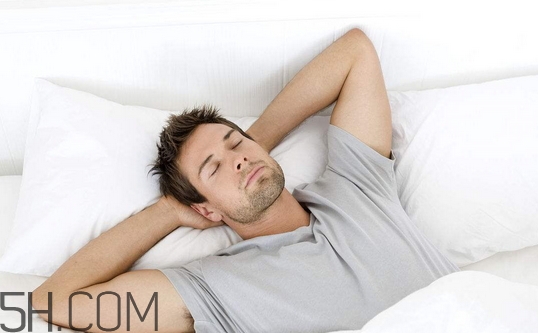 打鼾枕頭應(yīng)該高還是低_打呼嚕枕頭是高點(diǎn)好還是低點(diǎn)好 打鼾枕頭應(yīng)該高還是低_打呼嚕枕頭是高點(diǎn)好還是低點(diǎn)好