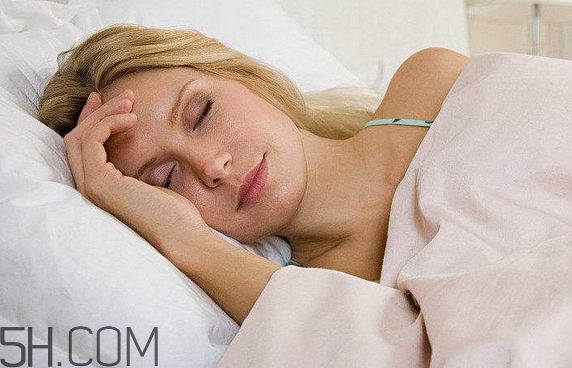 打鼾枕頭應(yīng)該高還是低_打呼嚕枕頭是高點(diǎn)好還是低點(diǎn)好 打鼾枕頭應(yīng)該高還是低_打呼嚕枕頭是高點(diǎn)好還是低點(diǎn)好