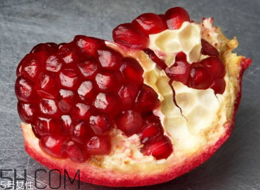 甜石榴和酸石榴區(qū)別 甜石榴好還是酸石榴好 甜石榴和酸石榴區(qū)別 甜石榴好還是酸石榴好