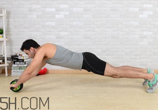 健腹輪怎么使用？健腹輪能練出腹肌嗎？