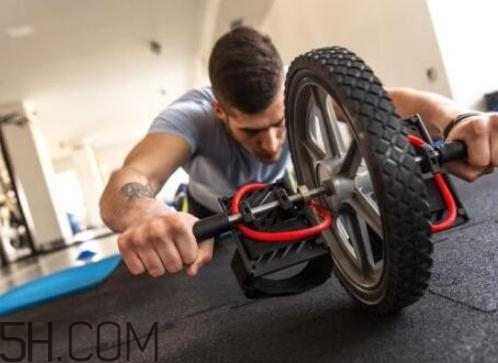 健腹輪會傷腰嗎？健腹輪可以天天練嗎？