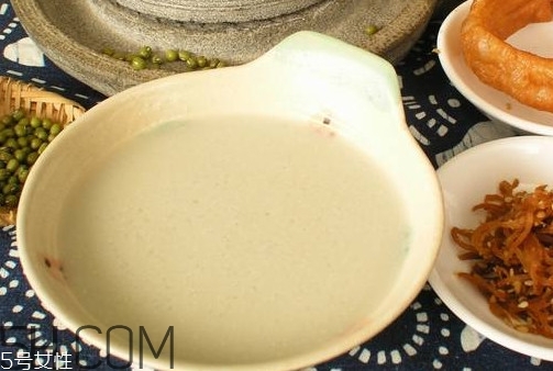 豆汁兒是什么做的？豆汁兒是什么味道