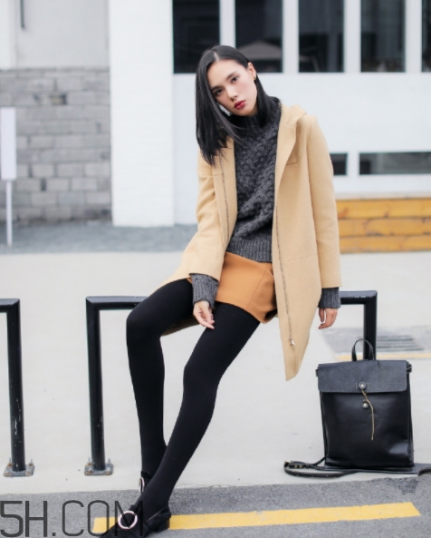 焦糖色裙子配什么上衣？焦糖色裙子配什么顏色上衣好看