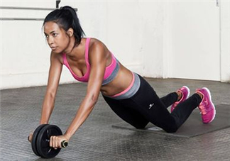 健腹輪怎么使用？健腹輪能練出腹肌嗎？