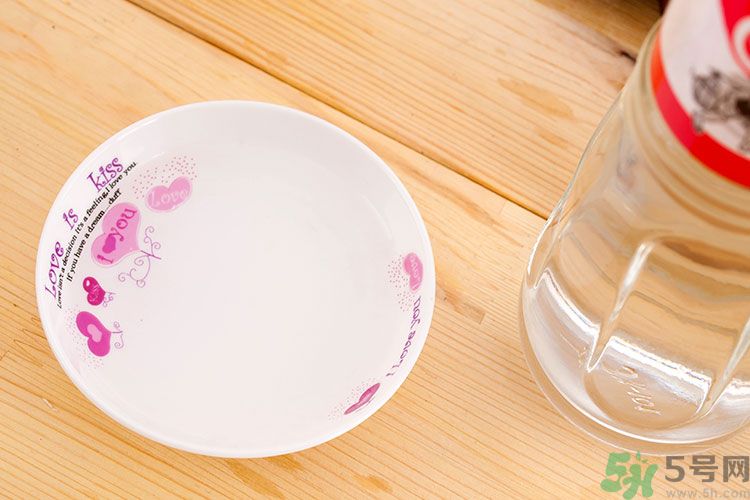 白醋和鹽水混在一起洗臉有什么好處？白醋和鹽洗臉好嗎？