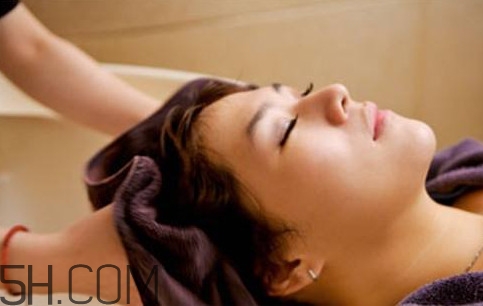 醋洗頭能治白發(fā)嗎？醋洗頭有什么壞處